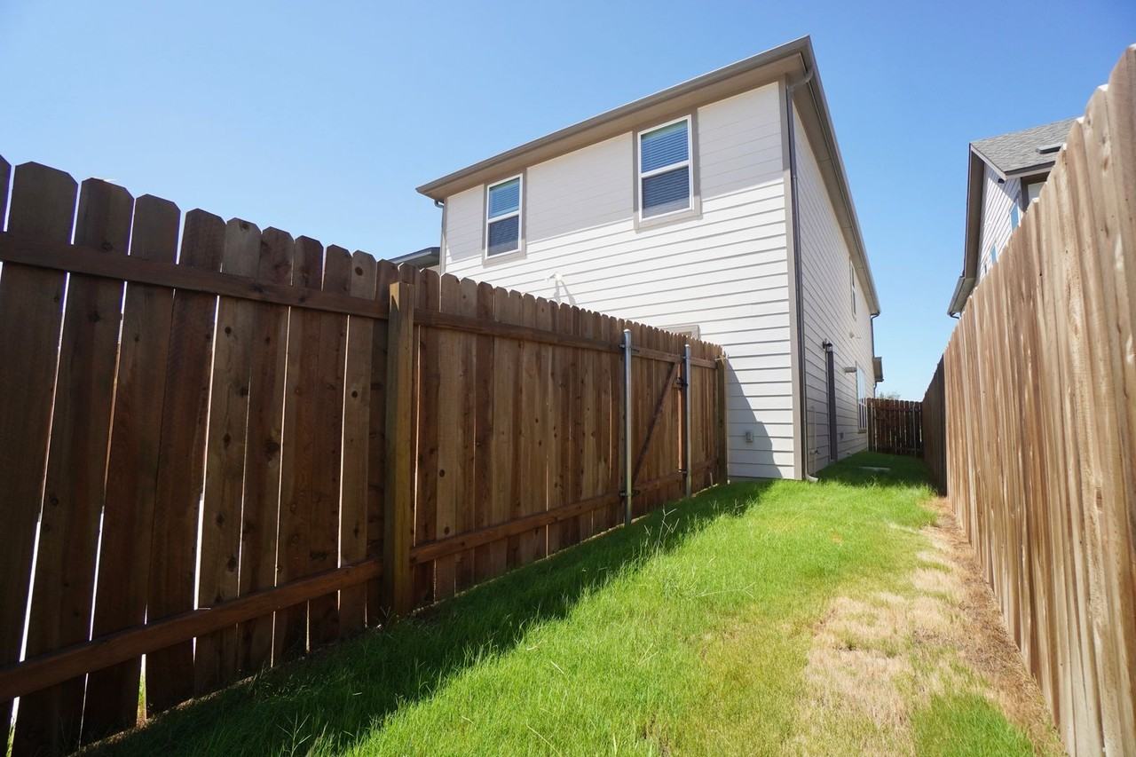 112 Hartson Dr - Photo 2 of 36