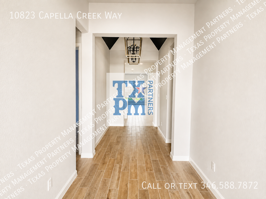 10823 Capella Creek Way - Photo 2 of 9