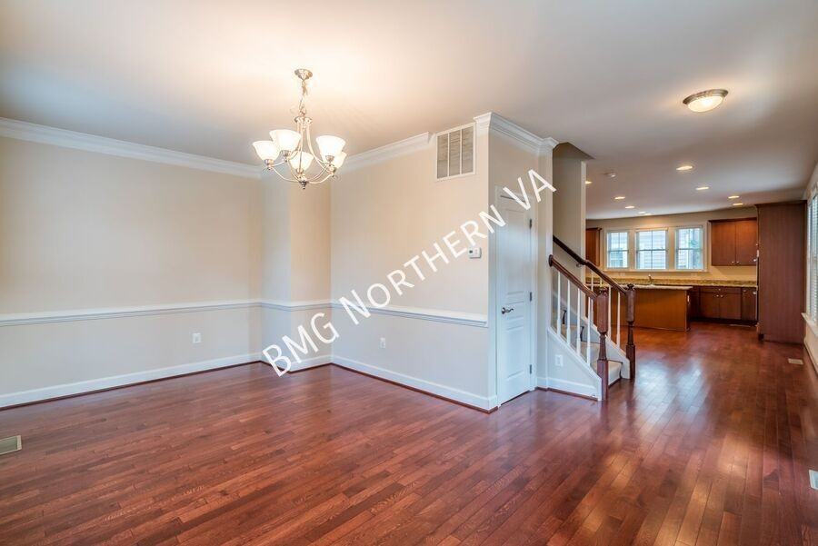 3316 Kemper Rd - Photo 2 of 22
