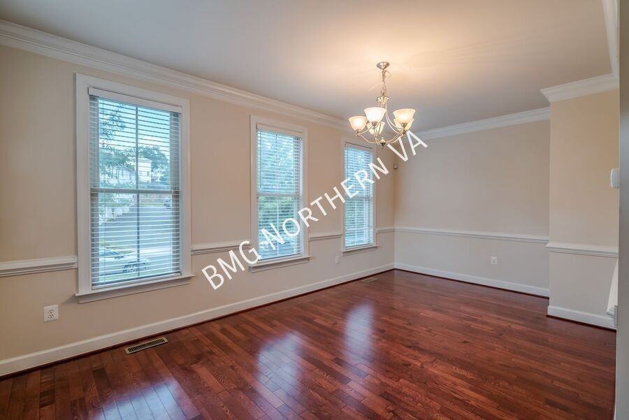3316 Kemper Rd - Photo 3 of 22