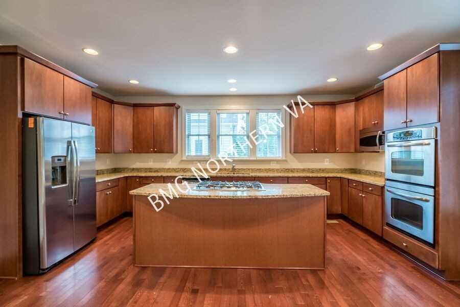 3316 Kemper Rd - Photo 6 of 22
