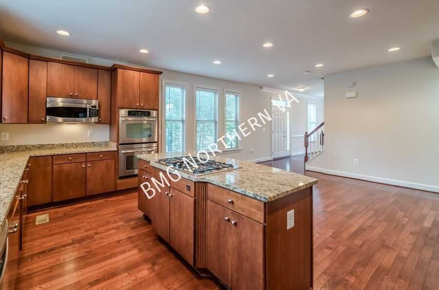 3316 Kemper Rd - Photo 7 of 22
