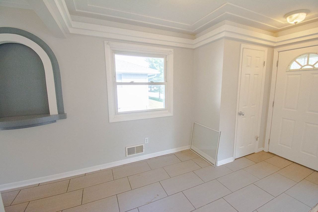 2114 24th St Nw - Photo 4 of 29