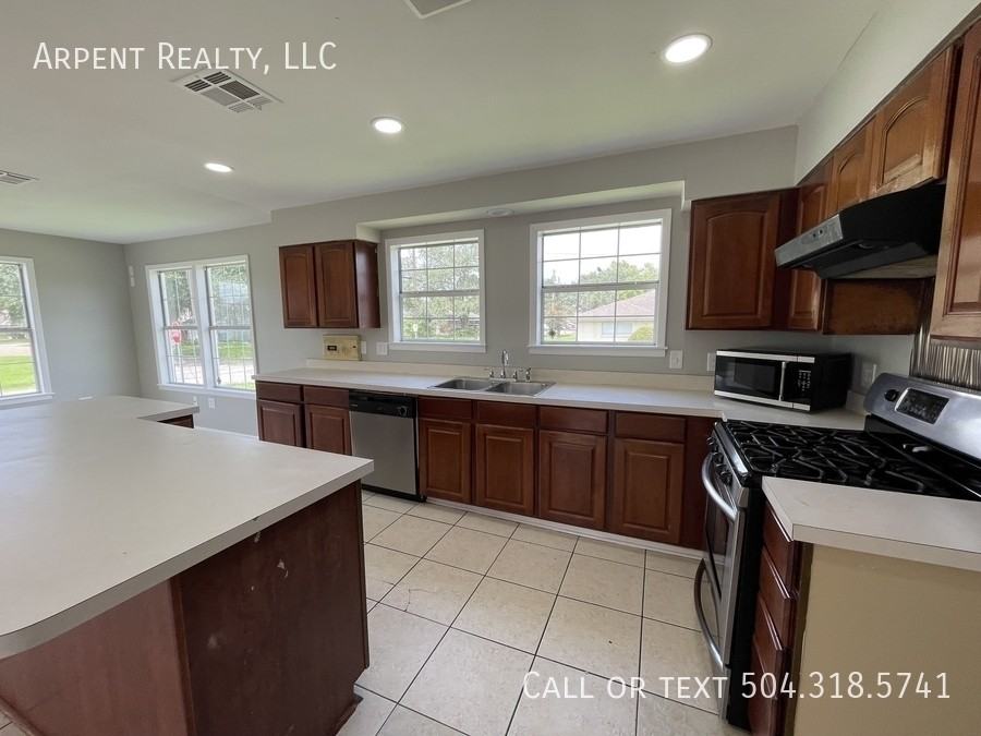 2121 Montesquieu St - Photo 4 of 21