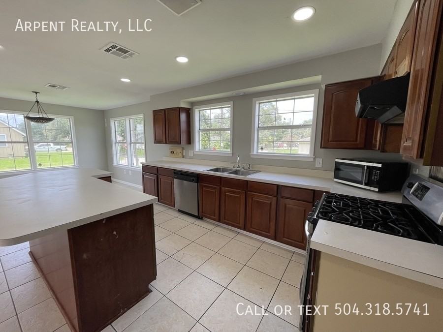 2121 Montesquieu St - Photo 5 of 21