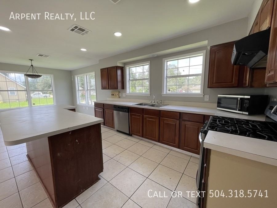 2121 Montesquieu St - Photo 6 of 21