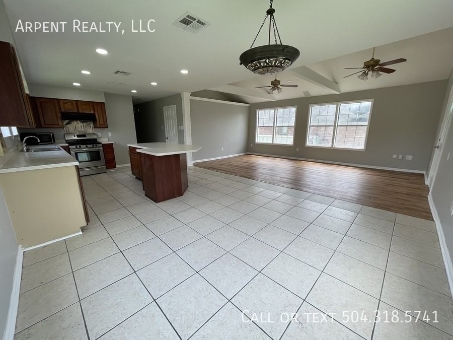2121 Montesquieu St - Photo 7 of 21