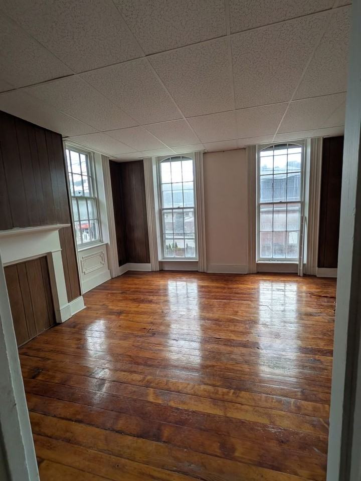 117 Main St Apt 1st - Photo 2 of 7