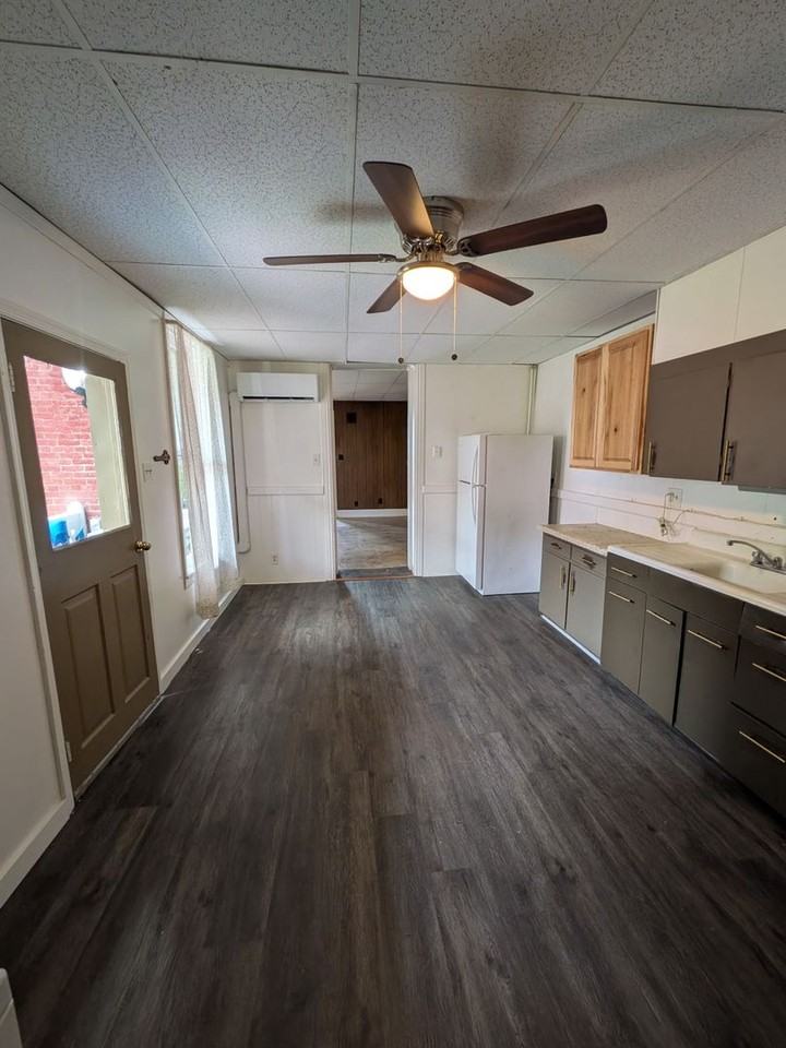 117 Main St Apt 1st - Photo 5 of 7