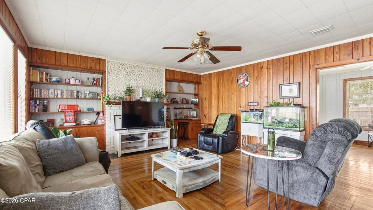 304 Allen Ave - Photo 4 of 17