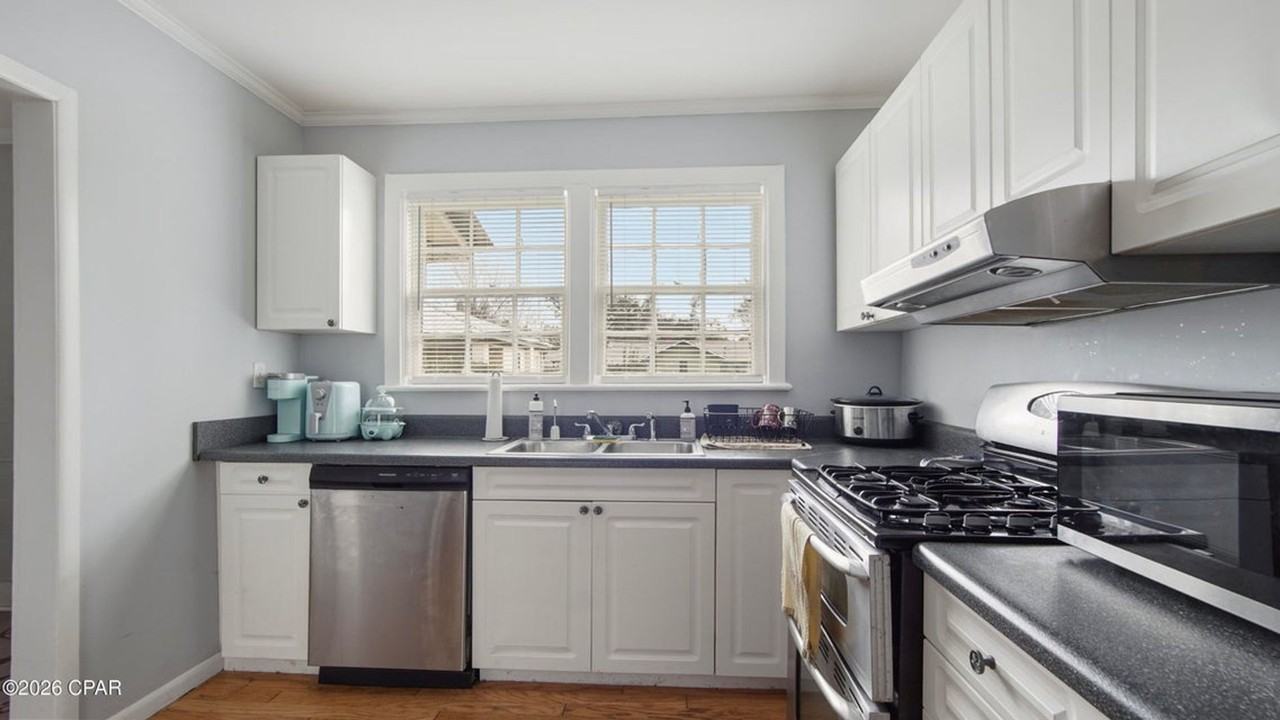 304 Allen Ave - Photo 6 of 17