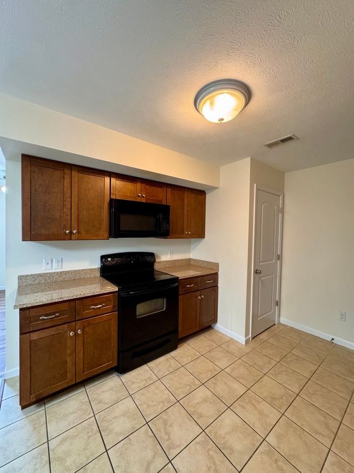 1029 Shenandoah St #107 - Photo 7 of 14
