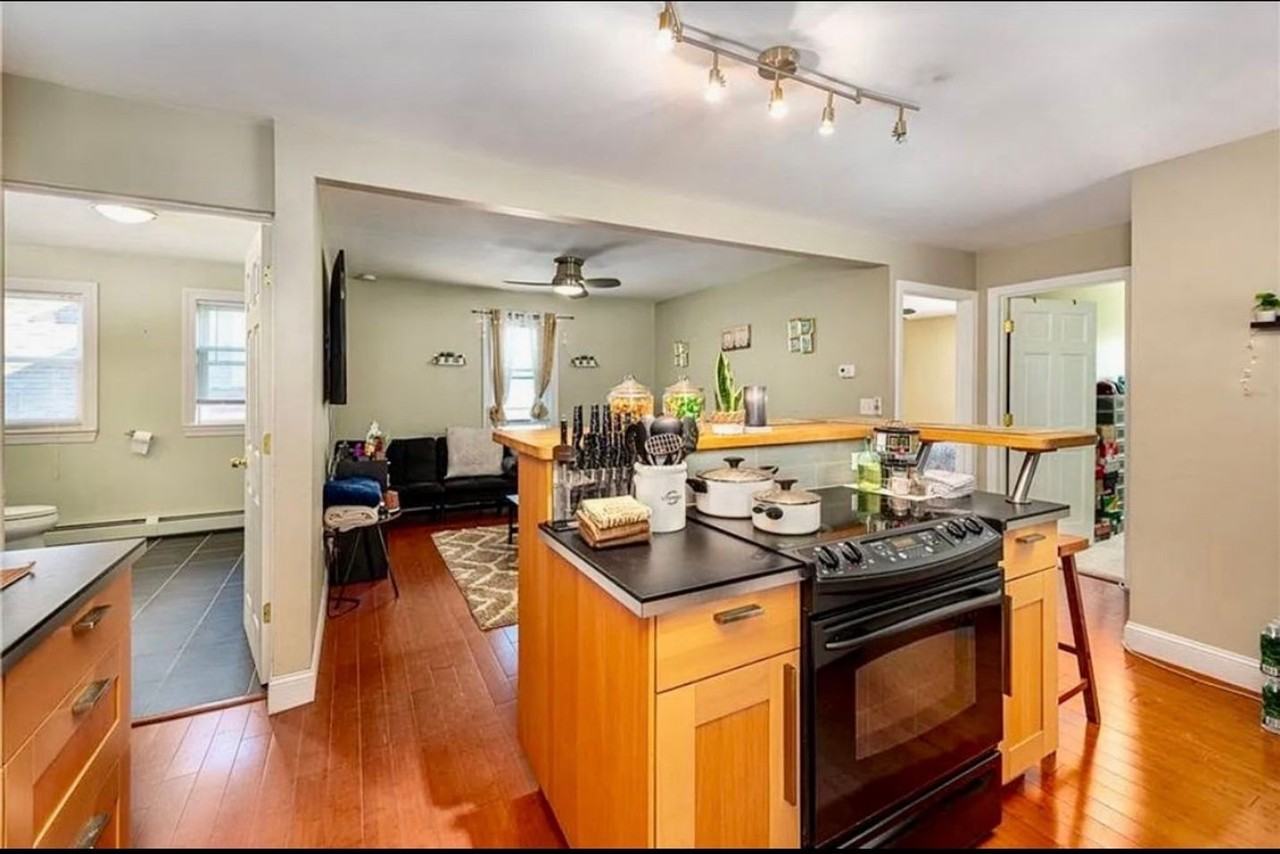 211 Carpenter Street - Photo 3 of 18