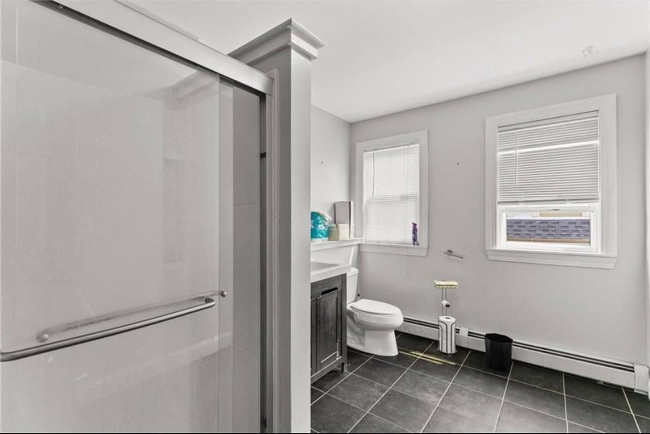 211 Carpenter Street - Photo 5 of 18