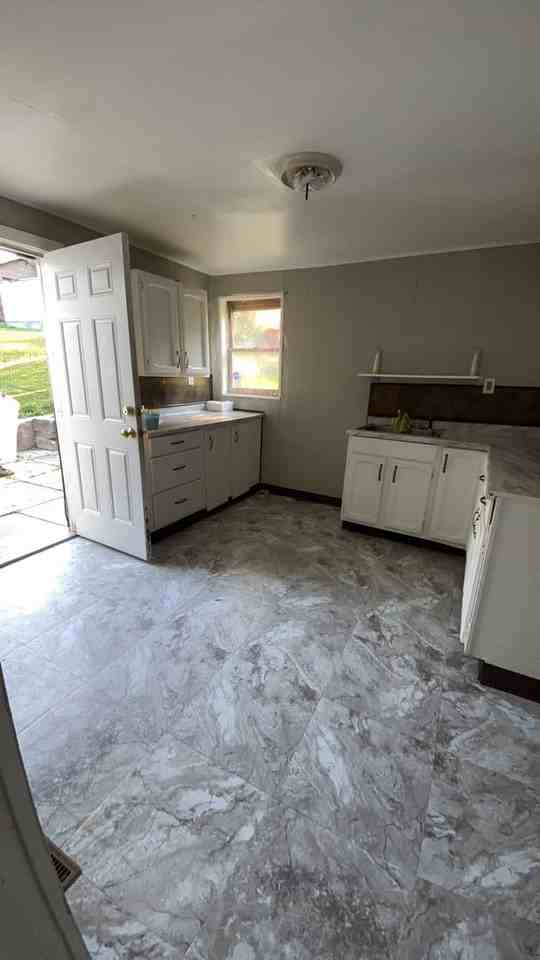 633 Forrest St - Photo 2 of 10