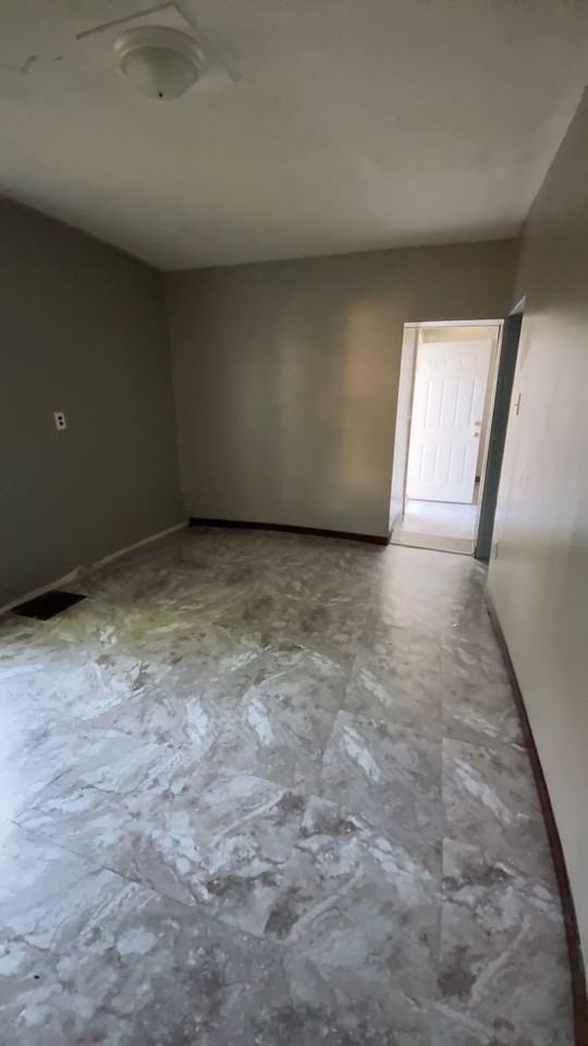 633 Forrest St - Photo 4 of 10