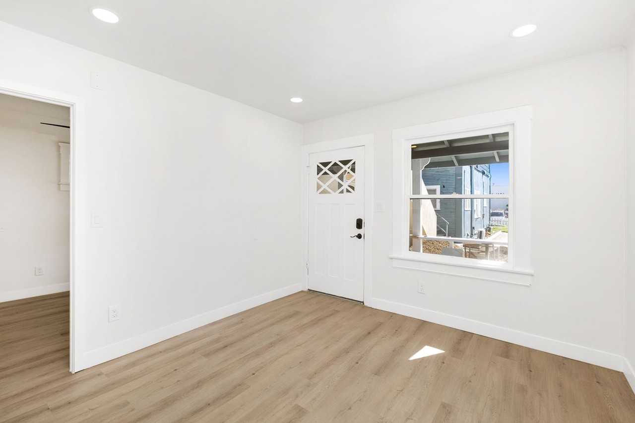 4554-58 North Ave - Photo 6 of 50