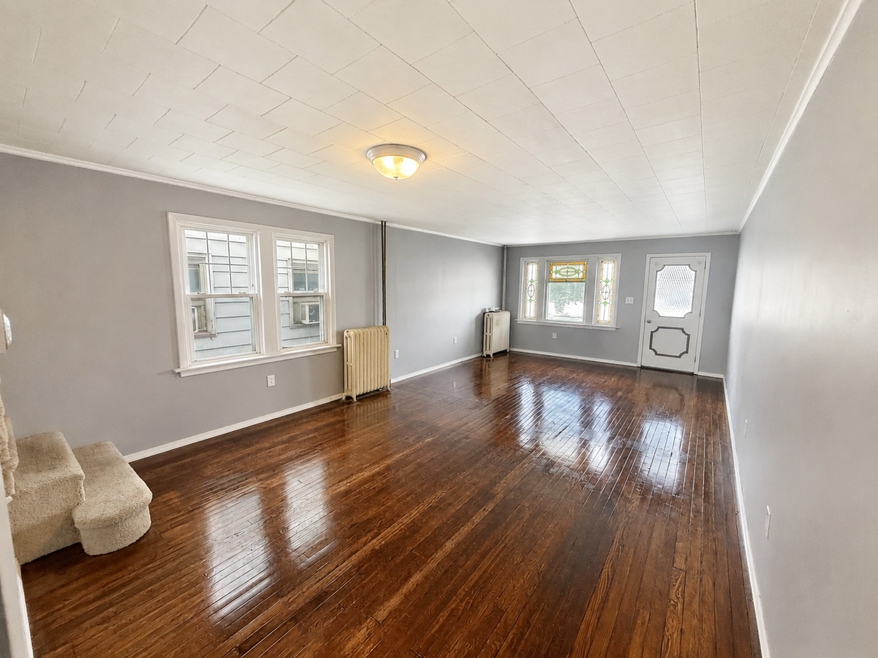 561 Northampton St - Photo 3 of 15