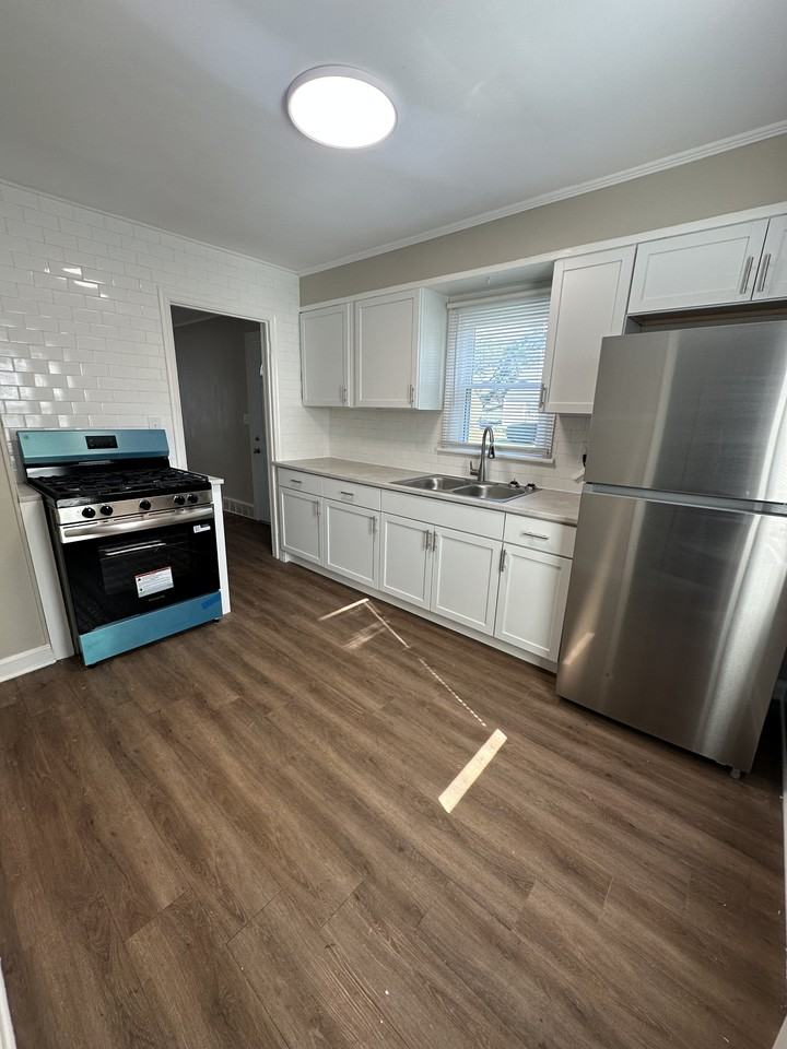 231 Sheridan Dr - Photo 5 of 13