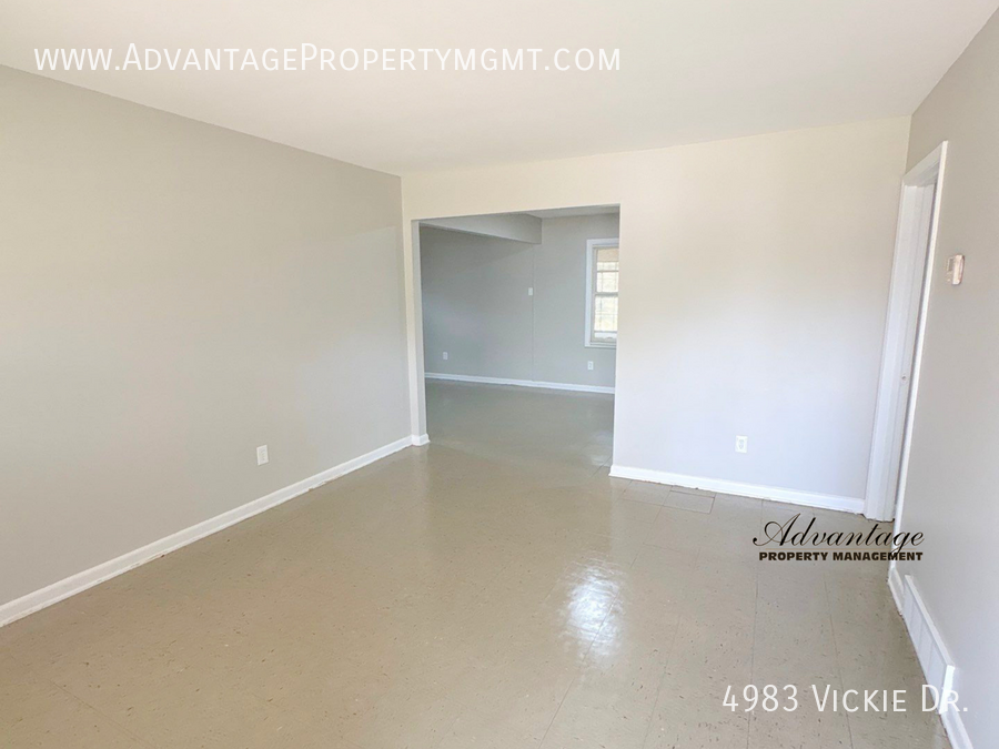4983 Vickie Dr - Photo 4 of 27