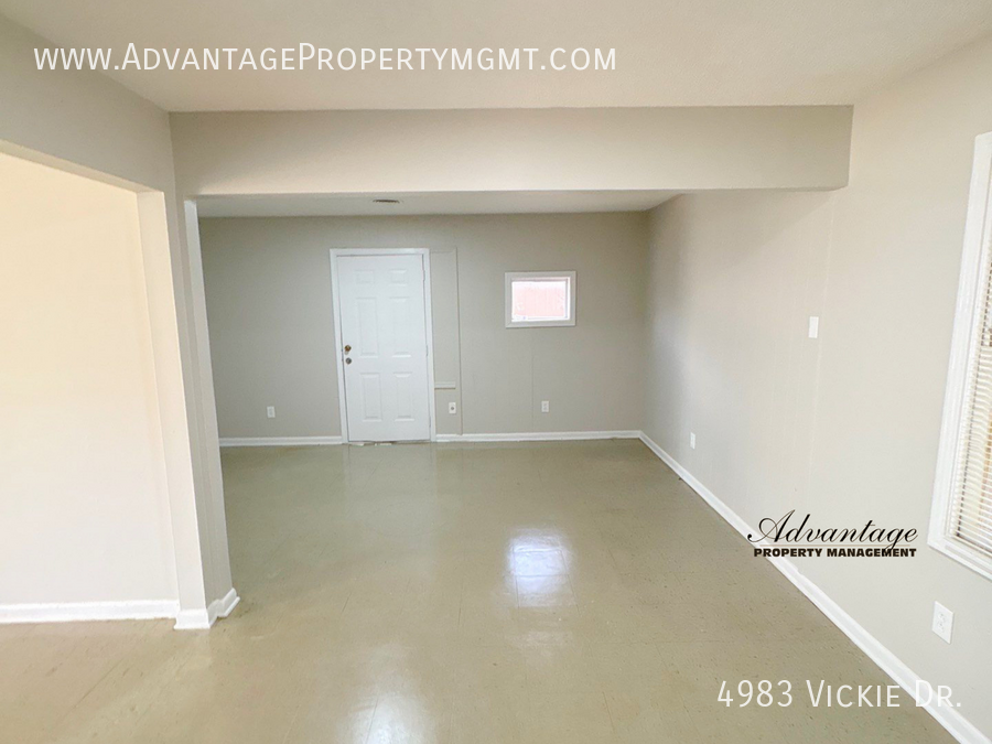 4983 Vickie Dr - Photo 5 of 27