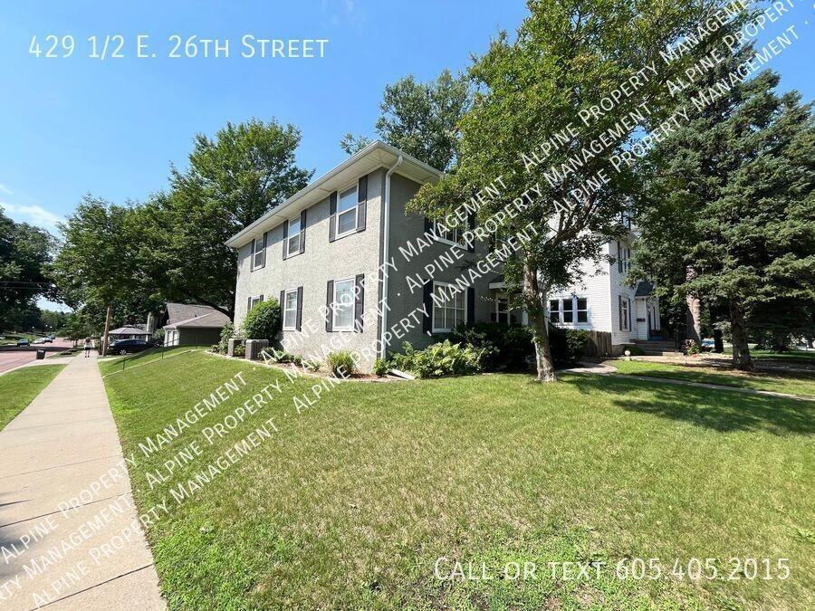 429 1/2 E 26th St - Photo 4 of 25