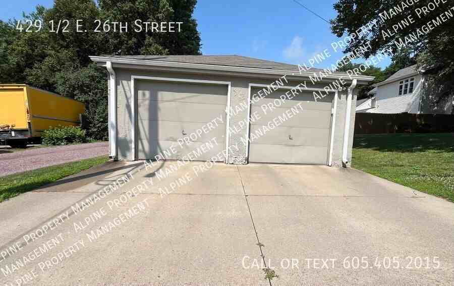 429 1/2 E 26th St - Photo 6 of 25