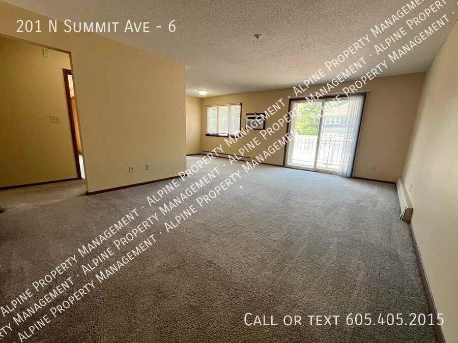 201 N Summit Ave #6 - Photo 6 of 50