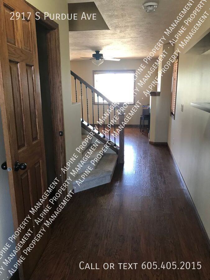 2917 S Purdue Ave - Photo 5 of 30