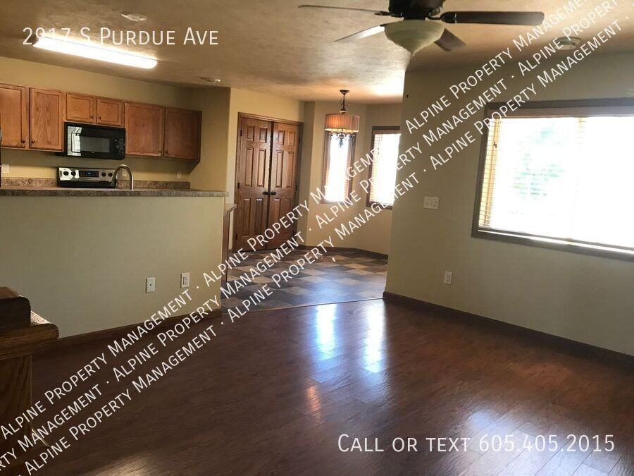 2917 S Purdue Ave - Photo 6 of 30