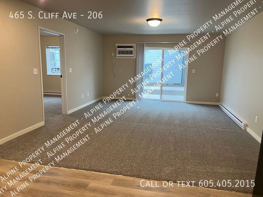 465 S Cliff Ave #206 - Photo 3 of 40