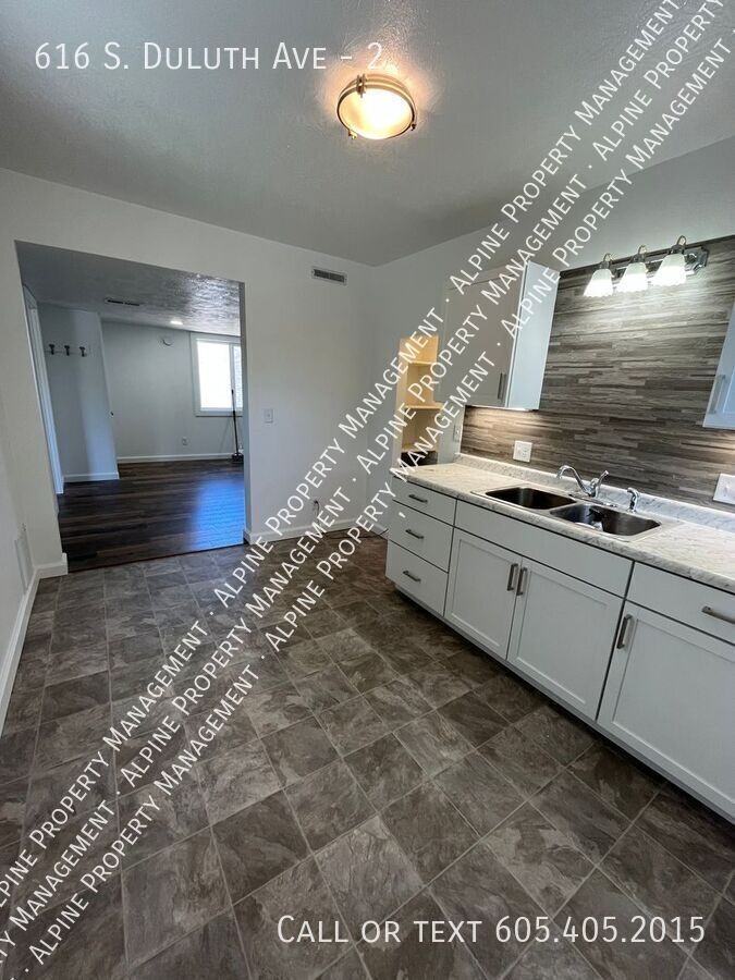 616 S Duluth Ave #2