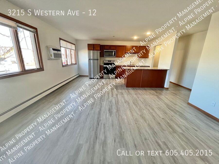 3215 S Western Ave #12 - Photo 2 of 17