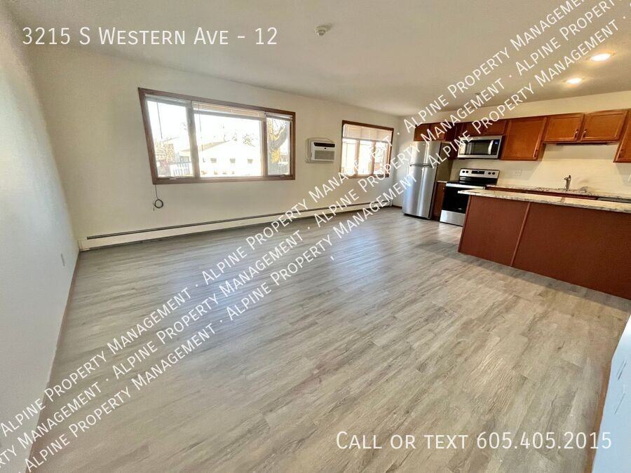 3215 S Western Ave #12 - Photo 3 of 17