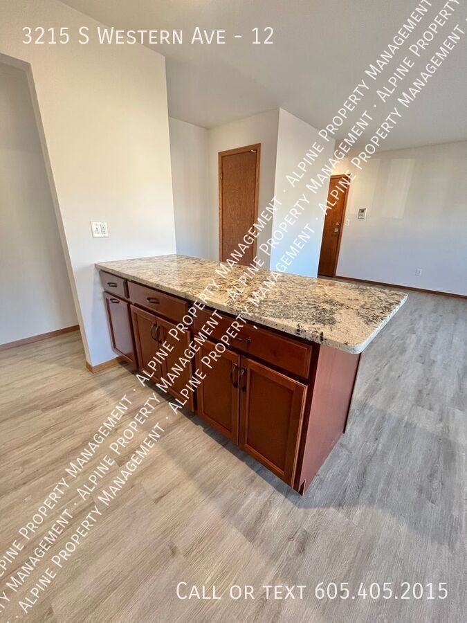 3215 S Western Ave #12 - Photo 5 of 17
