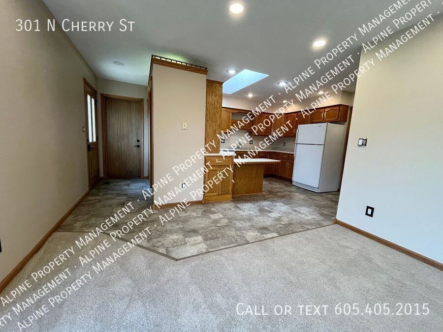 301 N Cherry St - Photo 5 of 27