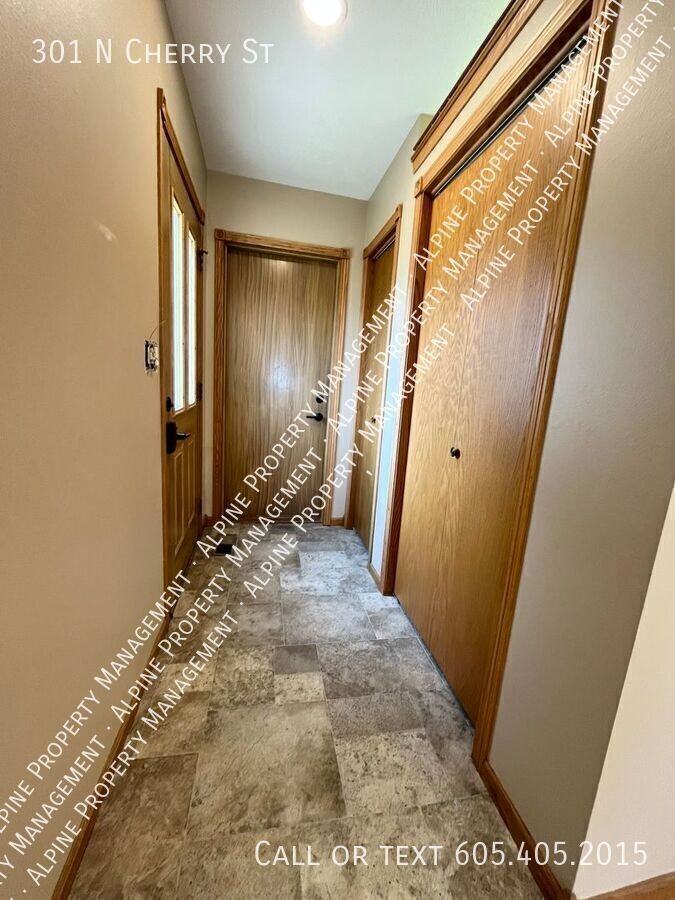 301 N Cherry St - Photo 6 of 27