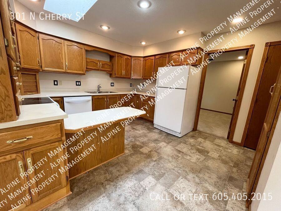 301 N Cherry St - Photo 7 of 27