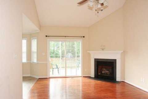 301 Koufax Dr - Photo 2 of 10