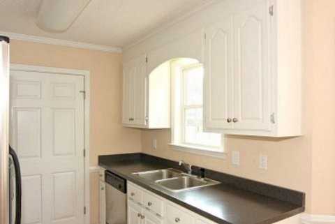 301 Koufax Dr - Photo 5 of 10
