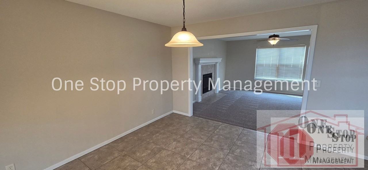 418 Sunflower Dr - Photo 5 of 32