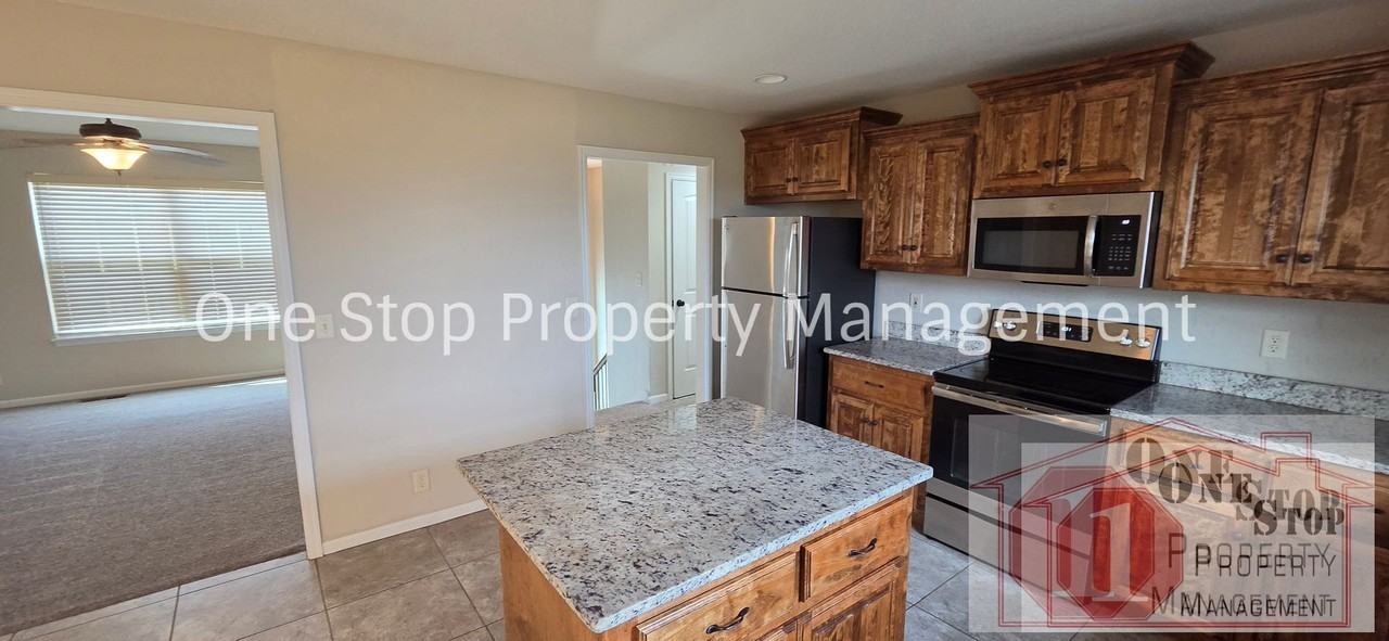 418 Sunflower Dr - Photo 7 of 32