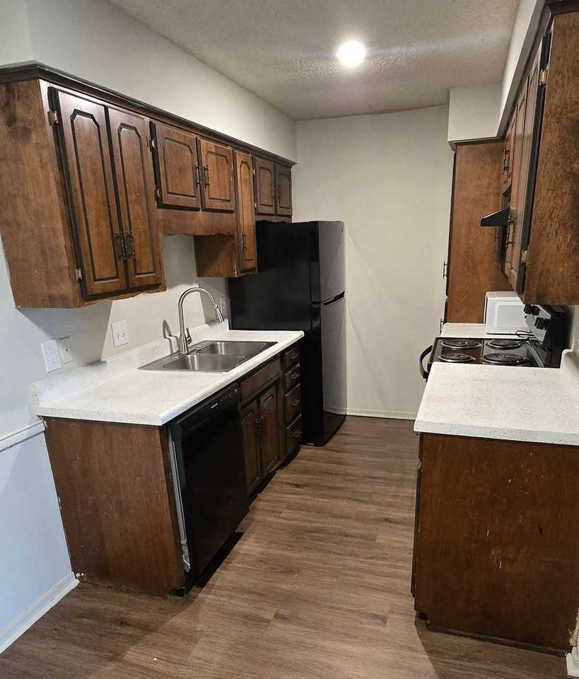 Greenwood Apartments - Photo 3 of 14