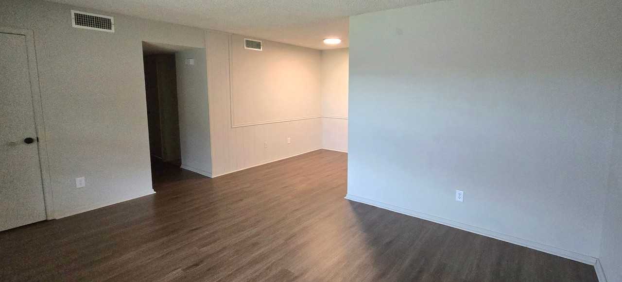 Greenwood Apartments - Photo 4 of 14