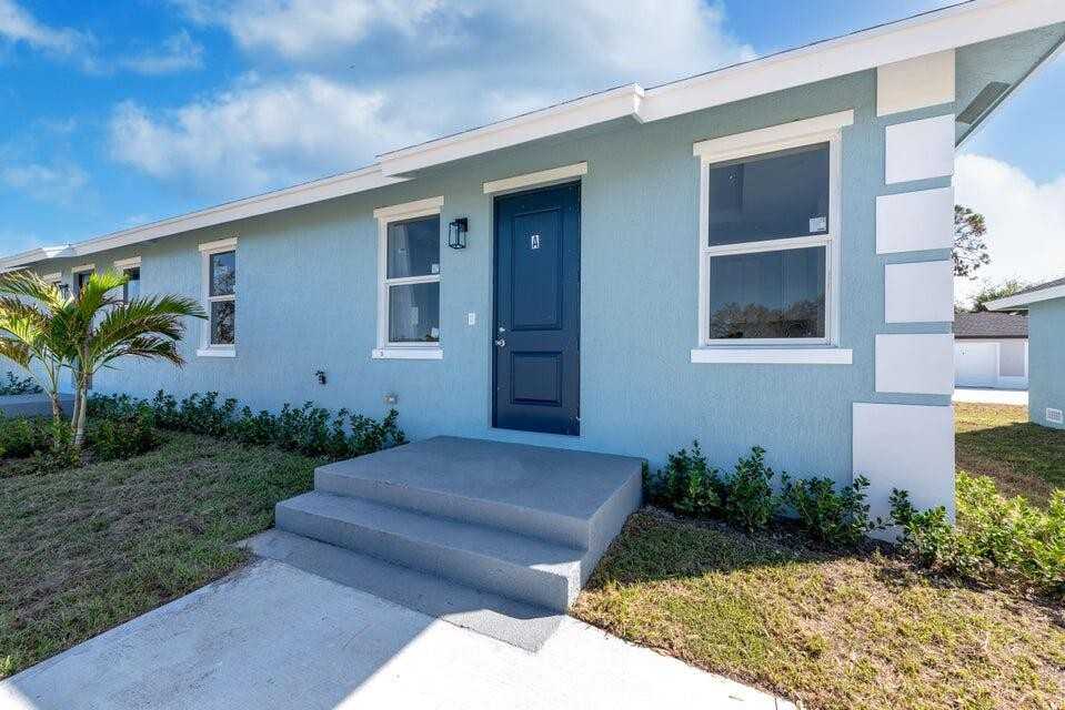 248 Rotonda Blvd W #1 - Photo 4 of 17