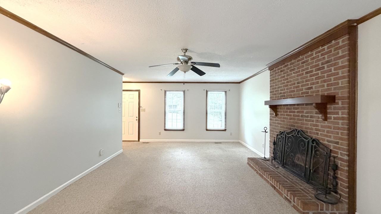 2387 Riverchase Pl #1 - Photo 4 of 17