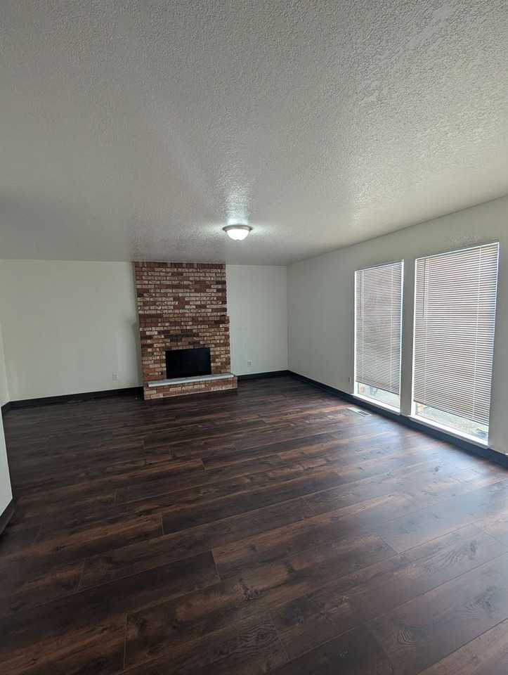 1765 N Denair Ave - Photo 2 of 11