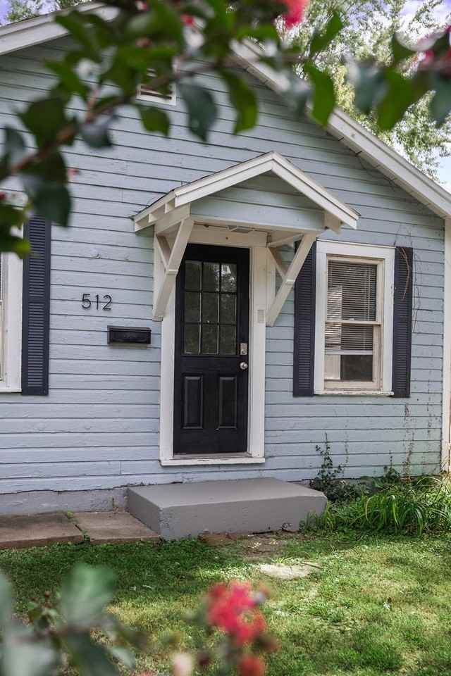 512 E Cozy St - Photo 2 of 18
