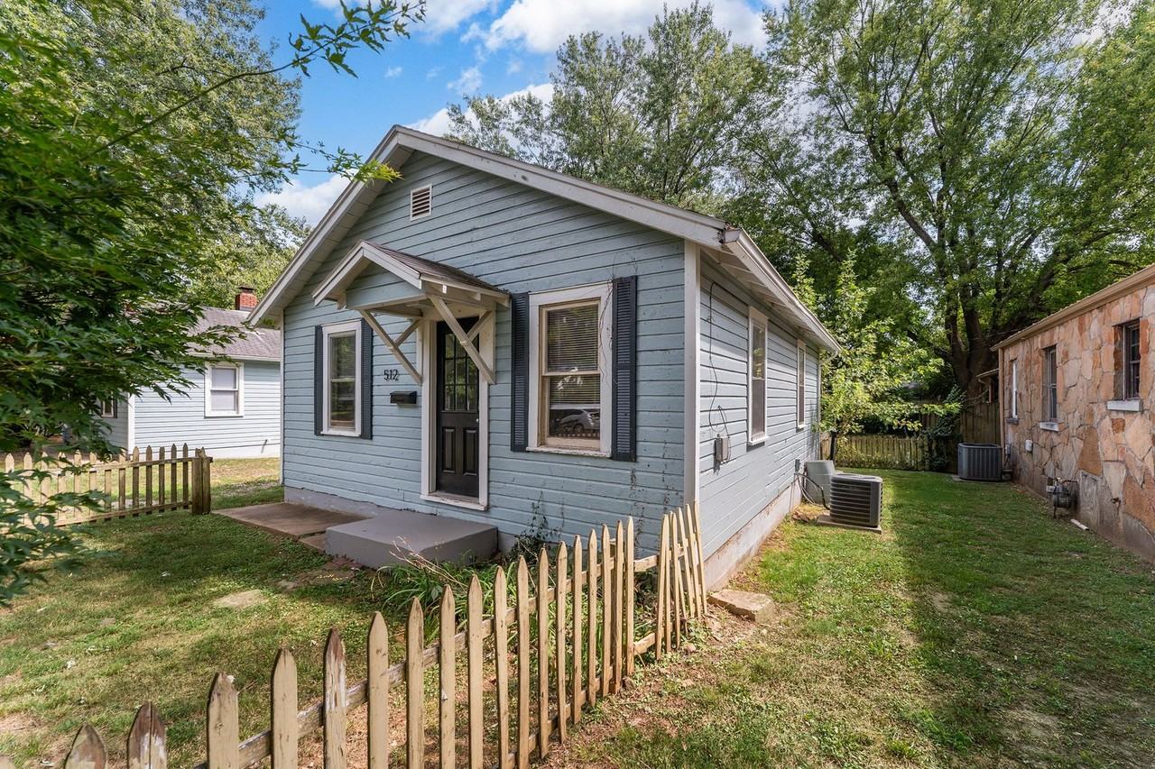 512 E Cozy St - Photo 3 of 18