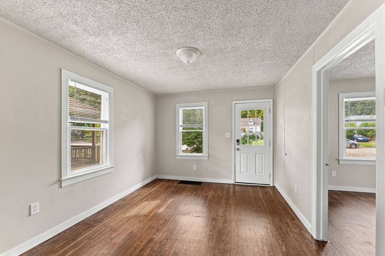 512 E Cozy St - Photo 6 of 18